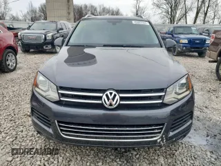2012 Volkswagen Touareg Sport z VIN WVGFK9BP6CD005005, wystawiony jako Copart lot #46802355 z przebiegiem 141 430 mil mil oraz Czysty tytuł • Clean title. Historia ofert i sprzedaży dostępna na DreamBid. Obrazek 5.
