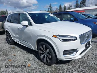 2024 Volvo XC90 Ultimate Bright Theme z VIN YV4062PF8R1178831, wystawiony jako IAAI lot #41826893 z przebiegiem 6 325 mil mil oraz . Historia ofert i sprzedaży dostępna na DreamBid. Obrazek 1.