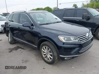 2016 Volkswagen Touareg Sport z VIN WVGEF9BP7GD012373, wystawiony jako IAAI lot #42358266 z przebiegiem 81 827 mil mil oraz . Historia ofert i sprzedaży dostępna na DreamBid. Obrazek 1.