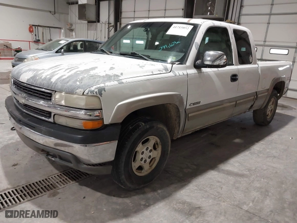 2002 Chevrolet Silverado 1500 LT with VIN 2GCEK19T021290878, listed as a IAAI auction lot 41715052 with 299,629 mi miles. Bid and sale history available at carsss.com. Image 2.
