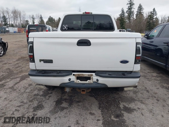 2003 Ford Super Duty F-250 XL with VIN 1FTNW21P63EB35955, listed as a IAAI auction lot 41723586 with 323,973 mi miles. Bid and sale history available at carsss.com. Image 16.