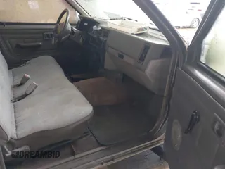 1988 Nissan Hardbody z VIN 1N6ND11S7JC388518, wystawiony jako IAAI lot #41839764 z przebiegiem 72 926 mil mil oraz . Historia ofert i sprzedaży dostępna na DreamBid. Obrazek 5.