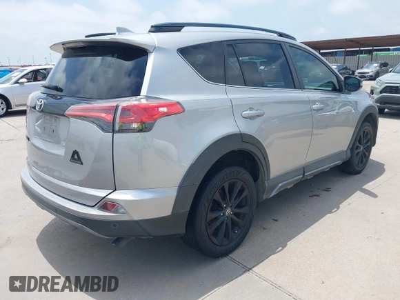 2018 Toyota RAV4 XLE z VIN 2T3RFREV6JW818232, wystawiony jako IAAI lot #42438512 z przebiegiem 97 882 mil mil oraz . Historia ofert i sprzedaży dostępna na DreamBid. Obrazek 4.