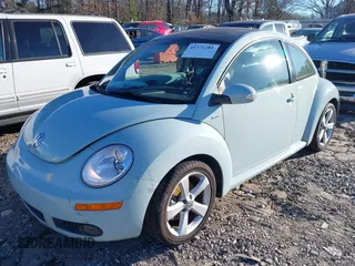 2010 Volkswagen New Beetle Coupe with VIN 3VWRW3AG6AM032191, listed as a IAAI auction lot 41571281 with 86,500 mi miles. Bid and sale history available at carsss.com. Image 2.