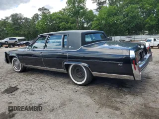 1988 Cadillac Brougham z VIN 1G6DW51Y1J9731375, wystawiony jako Copart lot #55673625 z przebiegiem 91 741 mil mil oraz Szkody całkowita. Historia ofert i sprzedaży dostępna na DreamBid. Obrazek 2.