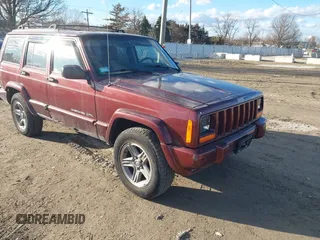 2000 Jeep Cherokee Classic with VIN 1J4FF58S7YL122676, listed as a IAAI auction lot 41710310 with 124,758 mi miles. Bid and sale history available at carsss.com. Image 1.