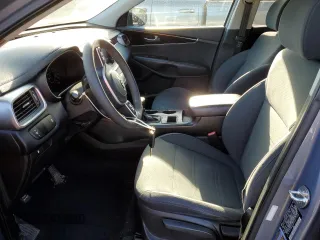 2020 Kia Sorento LX z VIN 5XYPG4A32LG671064, wystawiony jako Copart lot #43046395 z przebiegiem 87 186 mil mil oraz Szkoda całkowita • Salvage title. Historia ofert i sprzedaży dostępna na DreamBid. Obrazek 7.
