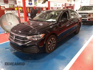 2024 Volkswagen Jetta S z VIN 3VW5M7BU1RM076143, wystawiony jako IAAI lot #42786512 z przebiegiem 30 201 mil mil oraz . Historia ofert i sprzedaży dostępna na DreamBid. Obrazek 34.