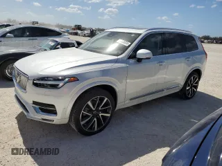 2023 Volvo XC90 Plus z VIN YV40621N5P1944947, wystawiony jako Copart lot #74488834 z przebiegiem 2 127 mil mil oraz Szkoda całkowita • Salvage title. Historia ofert i sprzedaży dostępna na DreamBid. Obrazek 1.