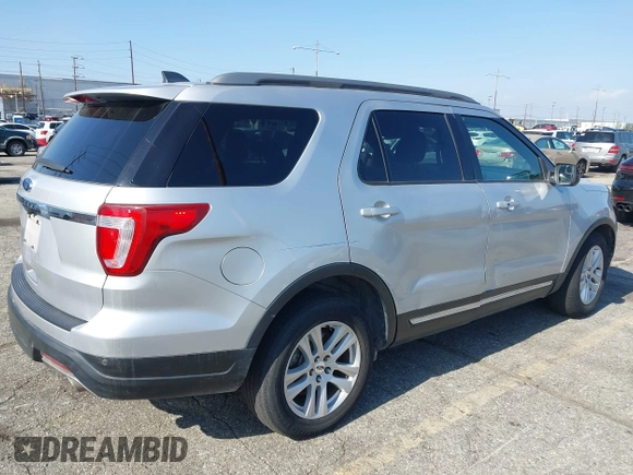 2018 Ford Explorer XLT z VIN 1FM5K7D84JGA81047, wystawiony jako IAAI lot #42216772 z przebiegiem 127 613 mil mil oraz . Historia ofert i sprzedaży dostępna na DreamBid. Obrazek 4.