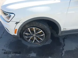 2020 Volkswagen Tiguan SE z VIN 3VV3B7AX8LM120160, wystawiony jako IAAI lot #42316791 z przebiegiem 38 702 mil mil oraz . Historia ofert i sprzedaży dostępna na DreamBid. Obrazek 6.