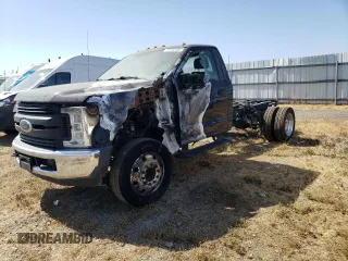 2017 Ford F-550 XL z VIN 1FDUF5GT4HEE34042, wystawiony jako Copart lot #59163265 z przebiegiem Nie podano mil oraz Tytuł czysty. Historia ofert i sprzedaży dostępna na DreamBid. Obrazek 1.