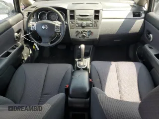 2007 Nissan Versa SL z VIN 3N1BC11E57L416996, wystawiony jako Copart lot #59078575 z przebiegiem 176 394 mil mil oraz Szkoda całkowita • Salvage title. Historia ofert i sprzedaży dostępna na DreamBid. Obrazek 8.
