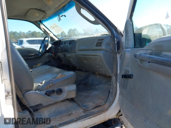 2004 Ford Super Duty F-250 XL with VIN 1FTNX20LX4EB97517, listed as a IAAI auction lot 41277987 with 202,880 mi miles. Bid and sale history available at carsss.com. Image 5.