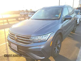 2024 Volkswagen Tiguan SE z VIN 3VV3B7AX0RM107010, wystawiony jako IAAI lot #42845198 z przebiegiem 22 903 mil mil oraz . Historia ofert i sprzedaży dostępna na DreamBid. Obrazek 27.