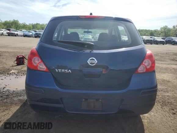 2008 Nissan Versa S z VIN 3N1BC13E58L353736, wystawiony jako Copart lot #57838105 z przebiegiem 131 105 mil mil oraz Szkoda całkowita • Salvage title. Historia ofert i sprzedaży dostępna na DreamBid. Obrazek 6.