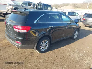 2016 Kia Sorento LX with VIN 5XYPG4A32GG031328, listed as a IAAI auction lot 41890459 with 158,475 mi miles. Bid and sale history available at carsss.com. Image 4.