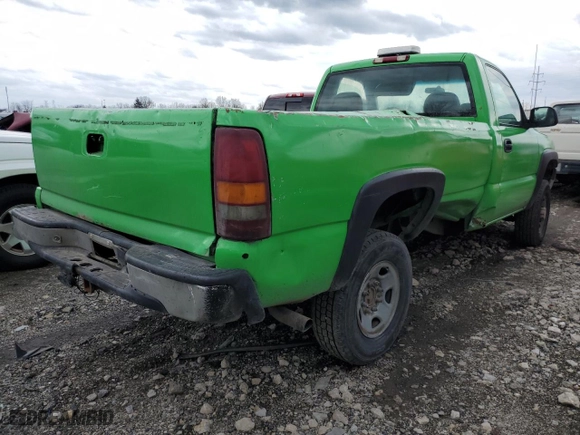 2002 Chevrolet Silverado 2500 with VIN 1GCGC24U62Z307458, listed as a Copart auction lot 48568385 with NaN miles and Salvage Title. Bid and sale history available at carsss.com. Image 3.