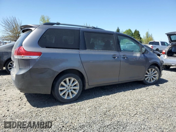 2011 Toyota Sienna XLE z VIN 5TDDK3DC2BS012927, wystawiony jako Copart lot #54073135 z przebiegiem 307 546 mil mil oraz Szkoda całkowita • Salvage title. Historia ofert i sprzedaży dostępna na DreamBid. Obrazek 3.