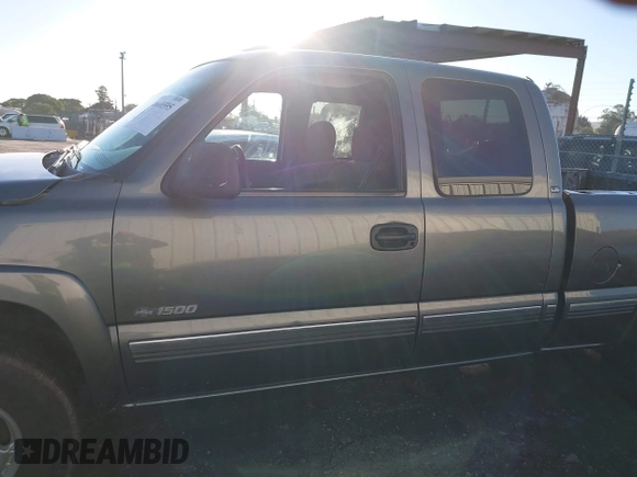 2002 Chevrolet Silverado 1500 LT with VIN 2GCEK19TX21183045, listed as a IAAI auction lot 40668595 with 211,358 mi miles. Bid and sale history available at carsss.com. Image 14.
