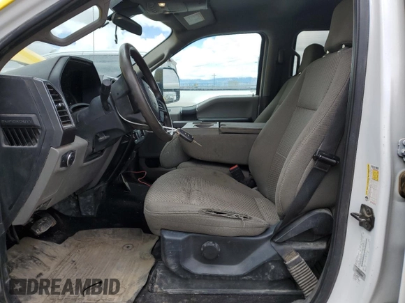 2020 Ford F-350 XL z VIN 1FT8W3BT4LEC62167, wystawiony jako Copart lot #56454405 z przebiegiem 109 943 mil mil oraz Czysty tytuł • Clean title. Historia ofert i sprzedaży dostępna na DreamBid. Obrazek 7.