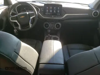 2024 Chevrolet Blazer LT z VIN 3GNKBJR45RS163609, wystawiony jako Copart lot #82987384 z przebiegiem 27 882 mil mil oraz Nie do naprawy • Non repairable. Historia ofert i sprzedaży dostępna na DreamBid. Obrazek 8.