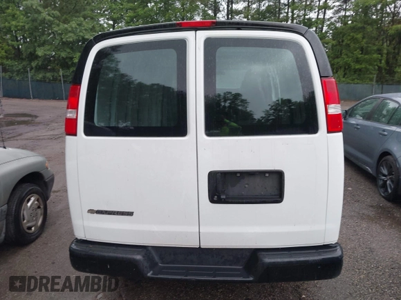 2019 Chevrolet Express Cargo z VIN 1GCZGHFG5K1361937, wystawiony jako IAAI lot #42298599 z przebiegiem 243 145 mil mil oraz . Historia ofert i sprzedaży dostępna na DreamBid. Obrazek 16.
