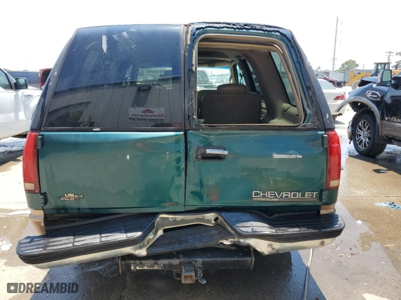 1998 Chevrolet Tahoe with VIN 1GNEC13R4WR131926, listed as a Copart auction lot 61548494 with 354,592 mi miles and Salvage Title. Bid and sale history available at carsss.com. Image 6.