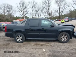 2007 Chevrolet Avalanche 1LT with VIN 3GNEC12077G137899, listed as a IAAI auction lot 41526144 with 245,890 mi miles and . Bid and sale history available at DreamBid. Image 13.