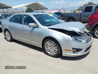 2010 Ford Fusion Hybrid z VIN 3FADP0L35AR388658, wystawiony jako IAAI lot #42271963 z przebiegiem 130 817 mil mil oraz . Historia ofert i sprzedaży dostępna na DreamBid. Obrazek 1.