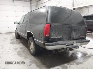 1996 GMC Suburban with VIN 1GKFK16R1TJ729577, listed as a IAAI auction lot 41274262 with 283,187 mi miles. Bid and sale history available at carsss.com. Image 3.