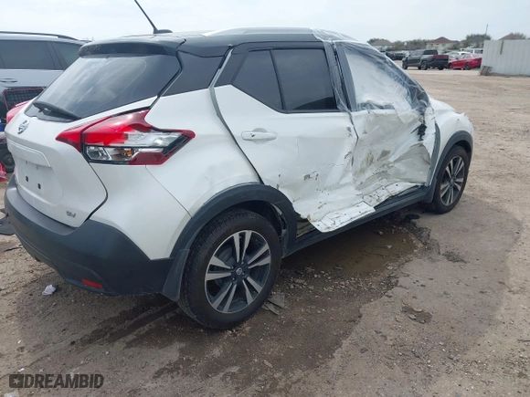 2018 Nissan Kicks SV with VIN 3N1CP5CU1JL533504, listed as a IAAI auction lot 41670961 with 74,737 mi miles. Bid and sale history available at carsss.com. Image 4.