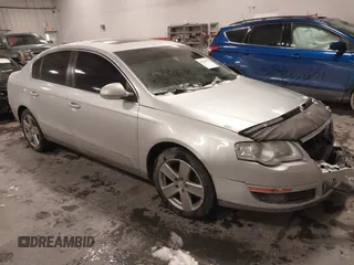 2009 Volkswagen Passat Komfort z VIN WVWJK73C79P011773, wystawiony jako IAAI lot #41589756 z przebiegiem 296 703 mil mil oraz . Historia ofert i sprzedaży dostępna na DreamBid. Obrazek 1.