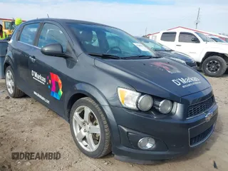 2016 Chevrolet Sonic LTZ z VIN 1G1JE6SB2G4143339, wystawiony jako IAAI lot #41289803 z przebiegiem 229 658 mil mil oraz . Historia ofert i sprzedaży dostępna na DreamBid. Obrazek 1.