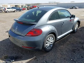 2019 Volkswagen Beetle S с VIN 3VWFD7AT3KM707221, выставлен на аукционе IAAI как лот 41860730 с пробегом 35 885 миль миль и . История ставок и продаж доступна на DreamBid. Изображение 4.