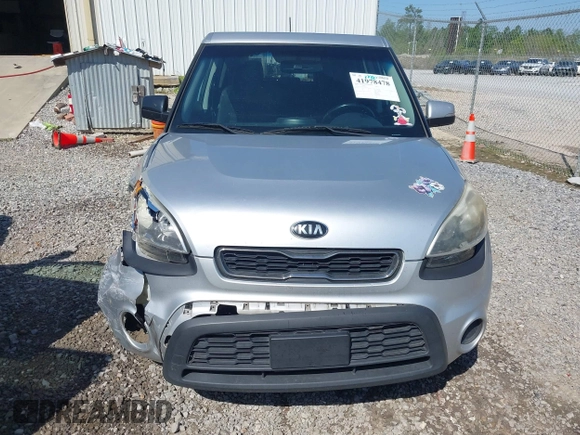 2013 Kia Soul + z VIN KNDJT2A69D7558159, wystawiony jako IAAI lot #41978478 z przebiegiem 223 717 mil mil oraz . Historia ofert i sprzedaży dostępna na DreamBid. Obrazek 12.
