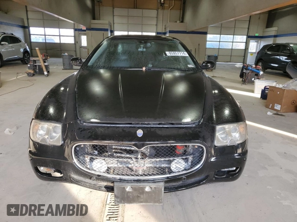 2005 Maserati Quattroporte z VIN ZAMCE39A050015127, wystawiony jako Copart lot #85957714 z przebiegiem 88 278 mil mil oraz Czysty tytuł • Clean title. Historia ofert i sprzedaży dostępna na DreamBid. Obrazek 5.