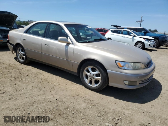 2001 Lexus ES 300 with VIN JT8BF28G210342201, listed as a Copart auction lot 55067975 with 235,165 mi miles and Salvage Title. Bid and sale history available at DreamBid. Image 4.