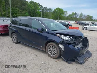 2021 Toyota Sienna LE z VIN 5TDKRKEC4MS024401, wystawiony jako IAAI lot #42043932 z przebiegiem 37 417 mil mil oraz . Historia ofert i sprzedaży dostępna na DreamBid. Obrazek 1.