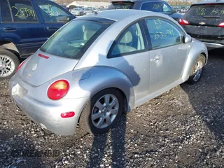 2003 Volkswagen New Beetle Coupe GLX with VIN 3VWDD21C93M424270, listed as a IAAI auction lot 41360819 with 999,999 mi miles. Bid and sale history available at carsss.com. Image 4.