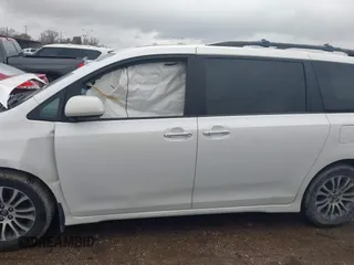 2018 Toyota Sienna XLE Auto Access Seat with VIN 5TDYZ3DC8JS906460, listed as a IAAI auction lot 41468064 with 87,750 mi miles. Bid and sale history available at carsss.com. Image 14.