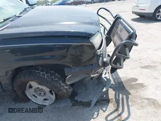 2005 Chevrolet Silverado 1500 LT with VIN 2GCEK13T351266474, listed as a IAAI auction lot 42098149 with 225,667 mi miles and . Bid and sale history available at DreamBid. Image 17.
