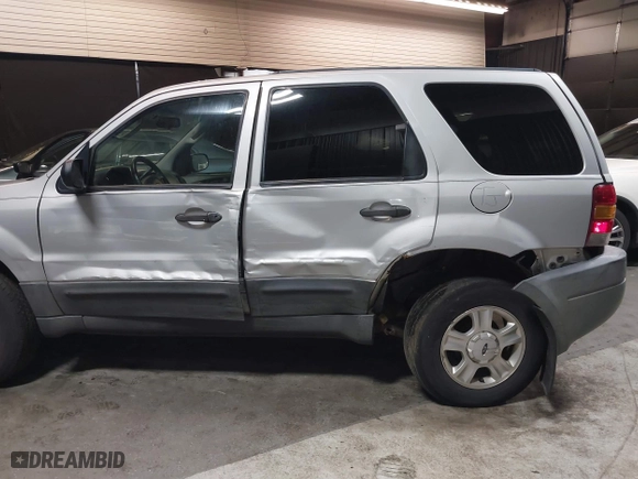 2004 Ford Escape XLT with VIN 1FMYU03164KA95424, listed as a IAAI auction lot 41810929 with 229,539 mi miles. Bid and sale history available at carsss.com. Image 19.
