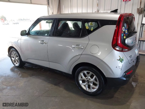 2020 Kia Soul LX with VIN KNDJ23AU1L7067025, listed as a IAAI auction lot 41793980 with 121,457 mi miles. Bid and sale history available at carsss.com. Image 3.
