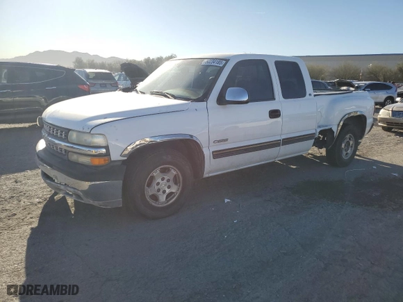 2000 Chevrolet Silverado 1500 LS with VIN 2GCEC19T6Y1182951, listed as a Copart auction lot 50234185 with 353,636 mi miles and Salvage Title. Bid and sale history available at carsss.com. Image 1.
