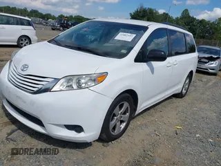 2017 Toyota Sienna LE Auto Access Seat z VIN 5TDKZ3DC5HS826355, wystawiony jako IAAI lot #42802103 z przebiegiem 310 281 mil mil oraz . Historia ofert i sprzedaży dostępna na DreamBid. Obrazek 17.