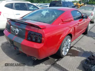 2008 Ford Mustang GT Deluxe z VIN 1ZVHT82H885111628, wystawiony jako IAAI lot #42522595 z przebiegiem 98 043 mil mil oraz . Historia ofert i sprzedaży dostępna na DreamBid. Obrazek 4.