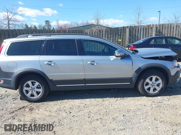 2011 Volvo XC70 3.2L with VIN YV4952BZXB1114680, listed as a IAAI auction lot 41883725 with 88,328 mi miles and . Bid and sale history available at DreamBid. Image 13.