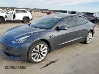 2020 Tesla Model 3 Standard Range Plus z VIN 5YJ3E1EA6LF662676, wystawiony jako Copart lot #47021855 z przebiegiem 58 834 mil mil oraz Tytuł czysty. Historia ofert i sprzedaży dostępna na DreamBid. Obrazek 1.