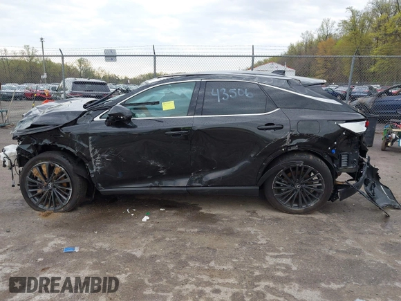 2024 Lexus RX 350 z VIN 2T2BAMCA0RC082117, wystawiony jako IAAI lot #42008294 z przebiegiem 6 576 mil mil oraz . Historia ofert i sprzedaży dostępna na DreamBid. Obrazek 13.